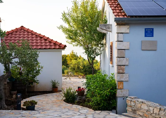 Neda Villa